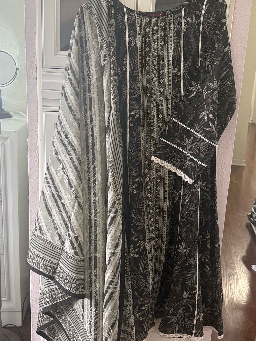Pakistani Indian Women’s 3-Piece Black Floral Embroidered Dress Brand New